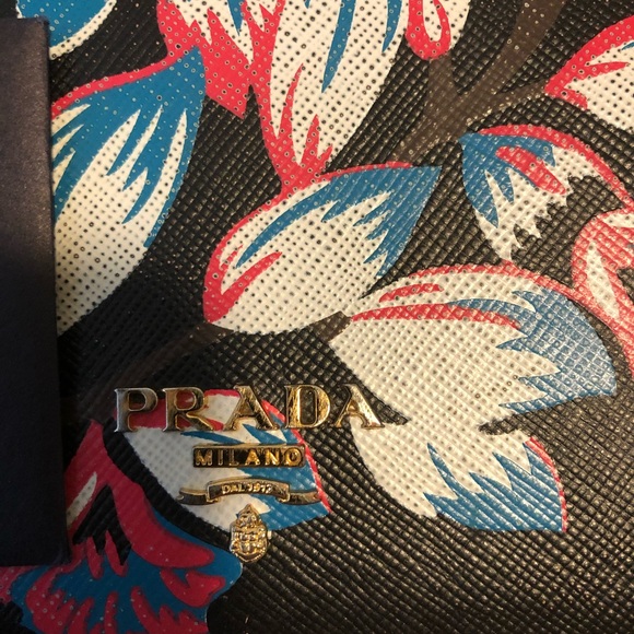 Prada wallet on chain - Picture 16 of 16